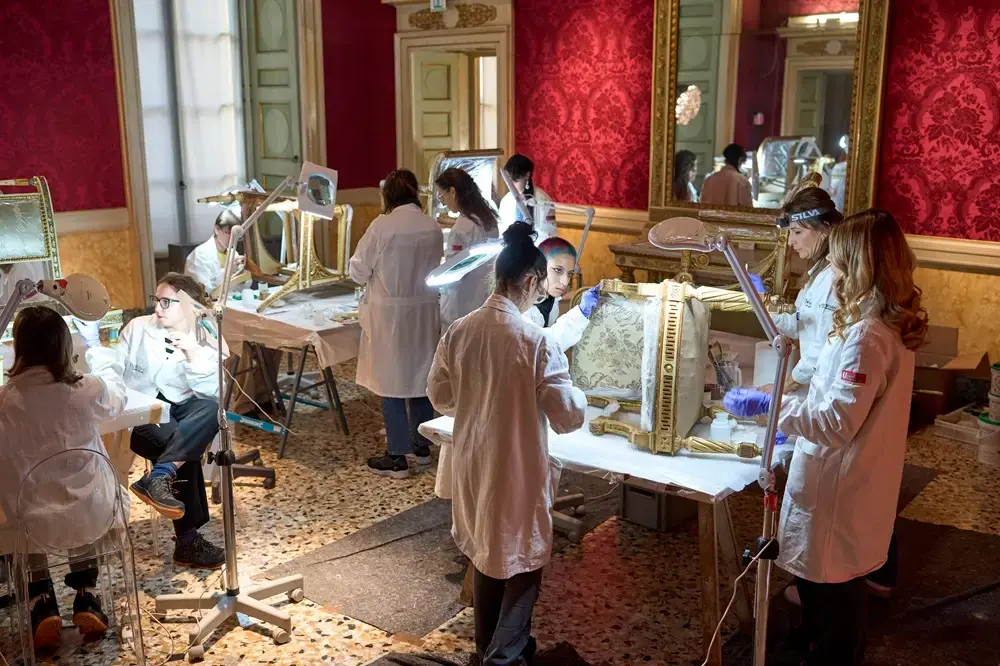 Palazzo Reale di Milano: studenti della Scuola di Restauro Botticino al lavoro per l’arrivo di Mattarella e delle delegazioni olimpiche