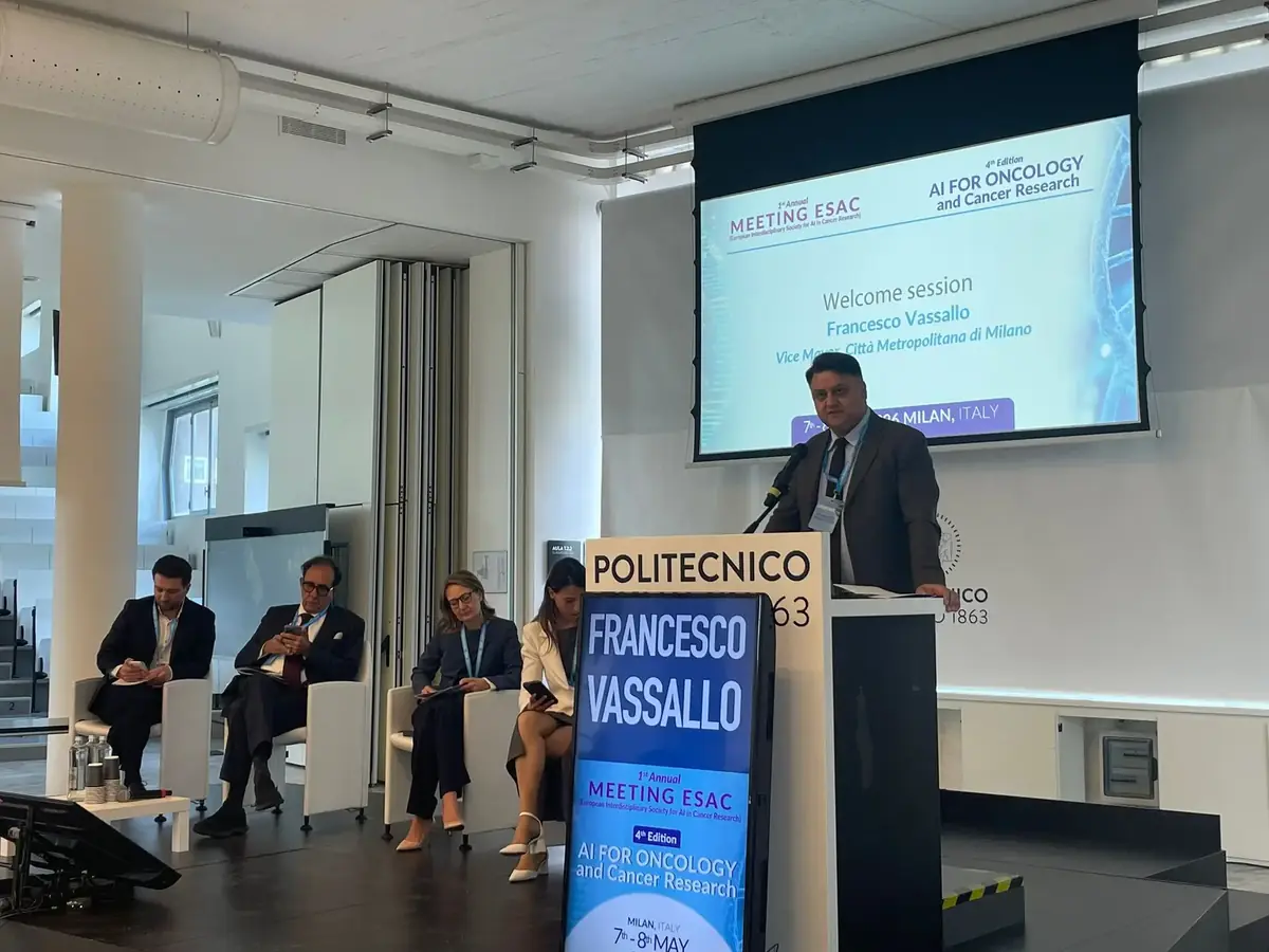 Fibra ottica e intelligenza artificiale contro il cancro: la Città metropolitana di Milano porta il suo modello al congresso ESAC