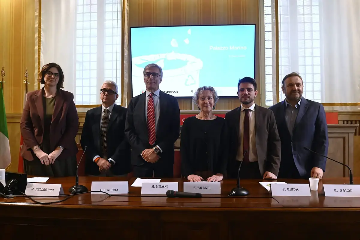 A Milano il nuovo sistema per riciclare le capsule di caffè in alluminio nel bidone della plastica
