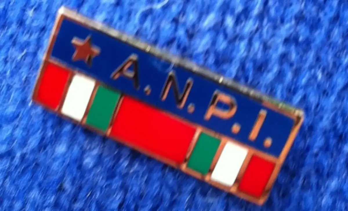 Milano: quinto atto vandalico contro la targa in memoria di Giuseppe Pinelli