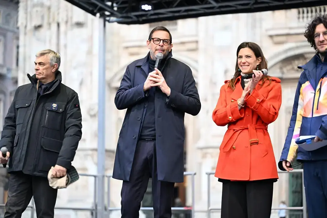 Via alle Paralimpiadi 2026, la Fiamma illumina piazza Duomo. Fontana: “Evento da onorare con il massimo impegno”