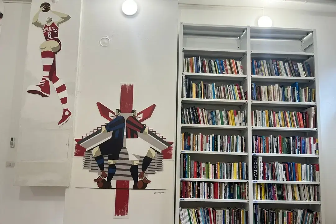 Inaugurata a Milano la Biblioteca dello Sport “Gianni Mura”: oltre 2mila libri nel cuore del quartiere Isola