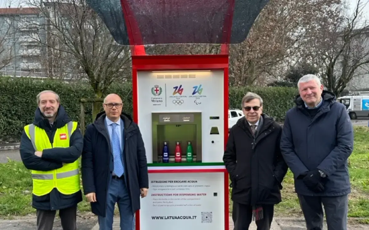 Milano, inaugurata la casetta dell’acqua “olimpica” a Santa Giulia: acqua gratuita durante i Giochi e un servizio stabile per il quartiere