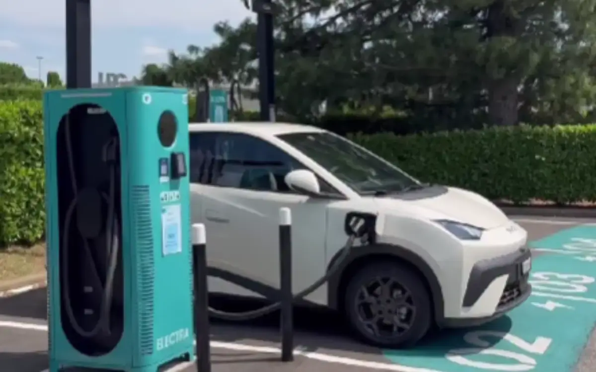 Milano accelera sull’elettrico: Electra completa la rete di ricarica ultraveloce con 13 nuove stazioni