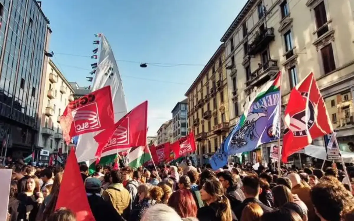 Flotilla, mille persone in corteo a Milano per i due attivisti arrestati in mare