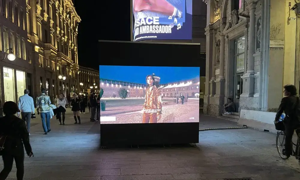 Milano Fashion Week: il Fashion LED Cube di Urban Vision illumina il cuore della città