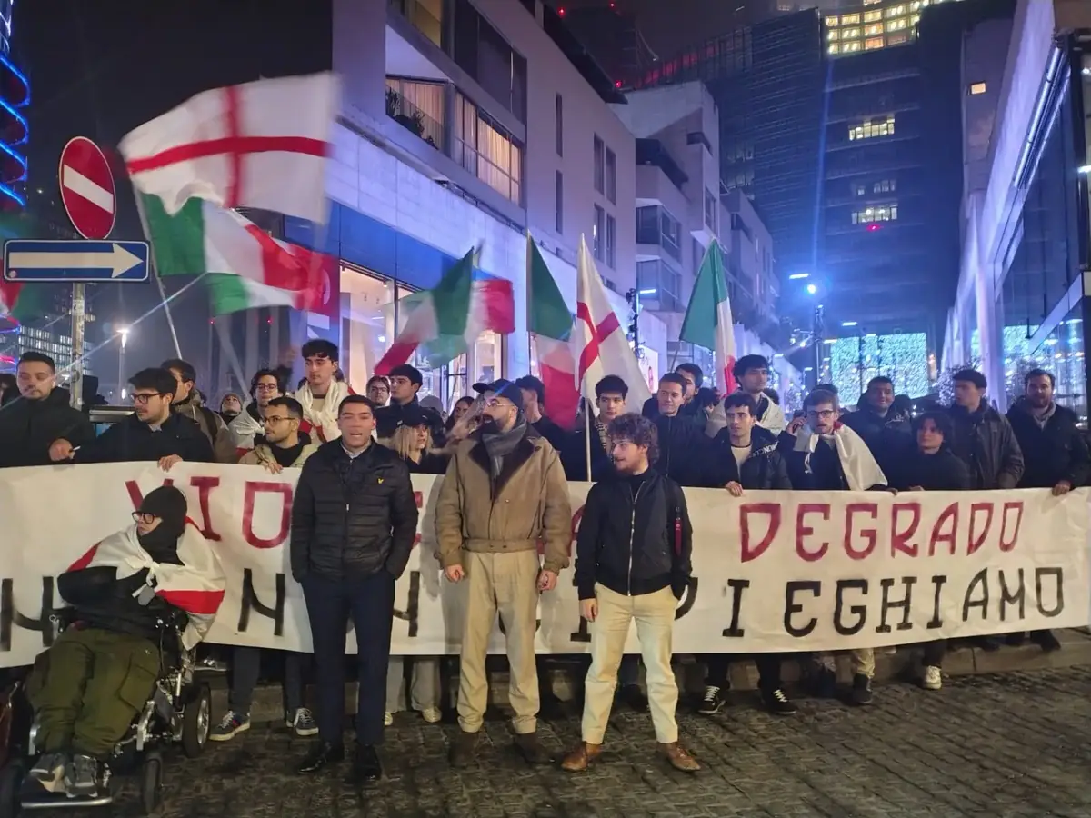 Milano in protesta per la sicurezza: centinaia di giovani in piazza 25 Aprile contro degrado e violenze