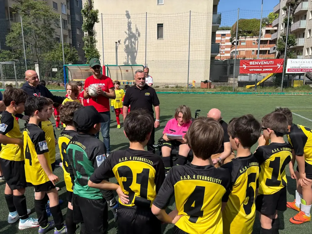 Milano, Michele Croce debutta come arbitro ufficiale in carrozzina: al CSI una partita che cambia lo sport