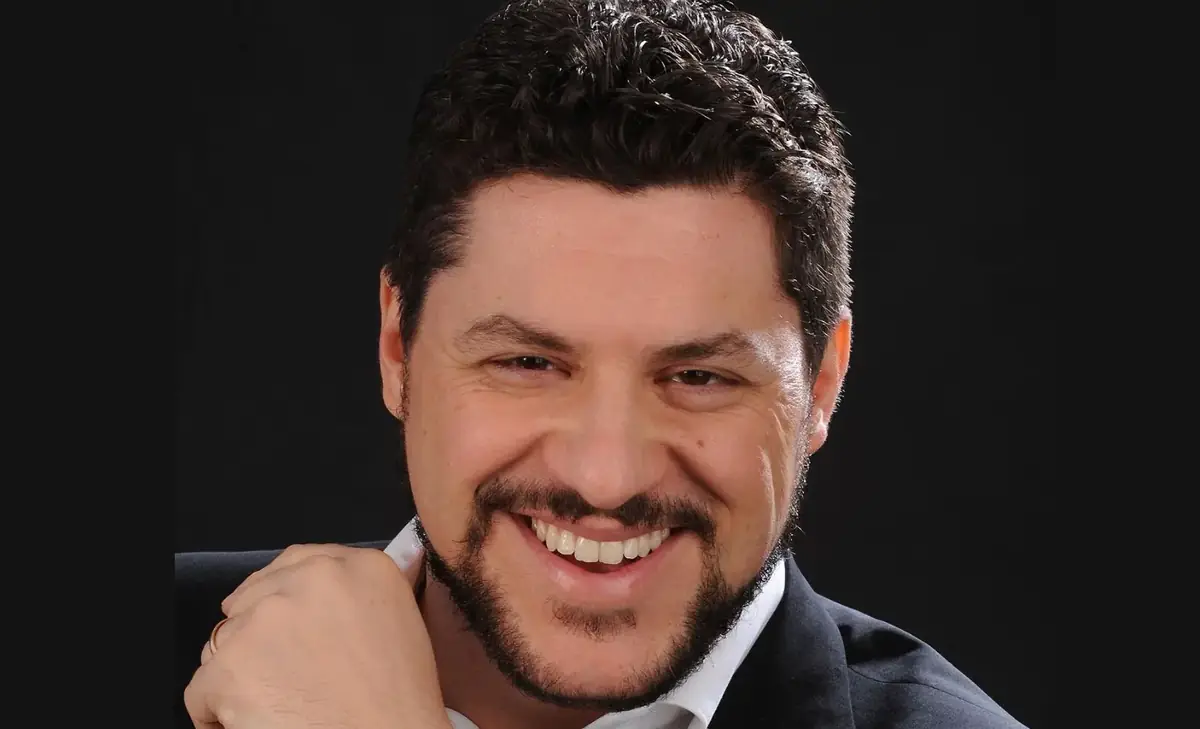Milano, Luca Salsi compie 50 anni: festa alla Scala per il celebre baritono