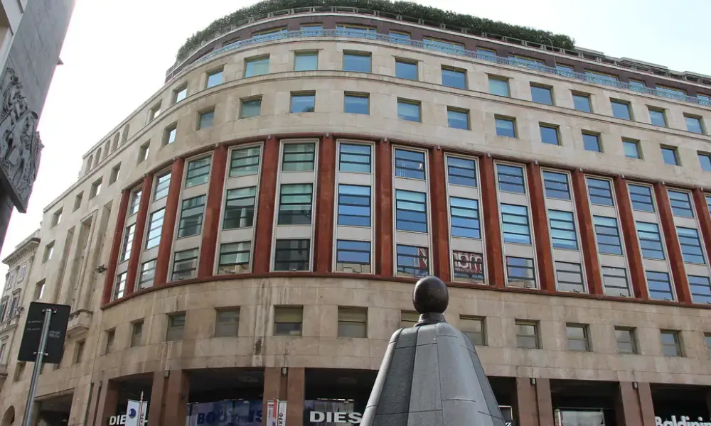 Milano, mercato immobiliare in fermento: Fasc Immobiliare acquisisce due piani del Palazzo del Toro