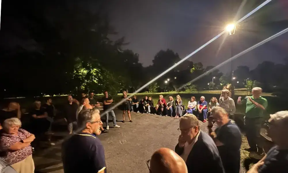 Alta partecipazione all’incontro pubblico notturno al Parco Lambro: i residenti chiedono più sicurezza