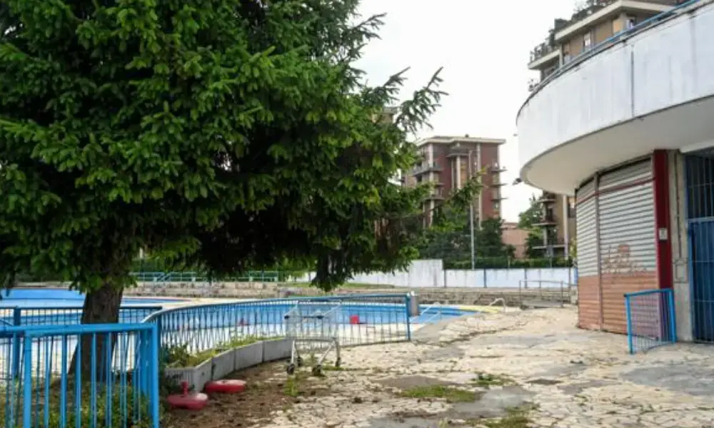 Milano, occupata la piscina Argelati: protesta contro la privatizzazione degli spazi pubblici