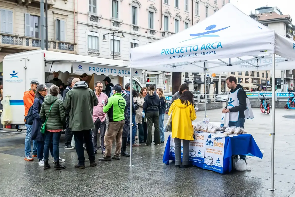 A Milano torna la Zuppa della Bontà: volontari in piazza per i senzatetto dal 7 al 9 novembre