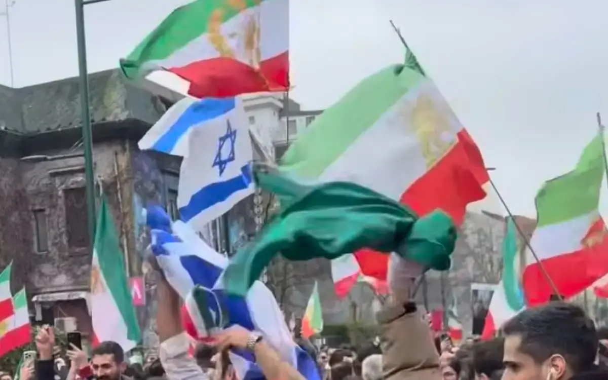 Iraniani in piazza a Milano dopo l’attacco al regime. L’appello della Comunità ebraica: “Più controlli per scuole e sinagoghe”