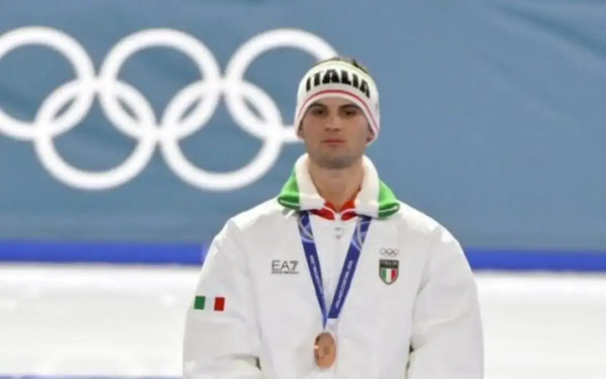 Il milanese Riccardo Lorello vince il bronzo olimpico nei 5000 metri di pattinaggio di velocità