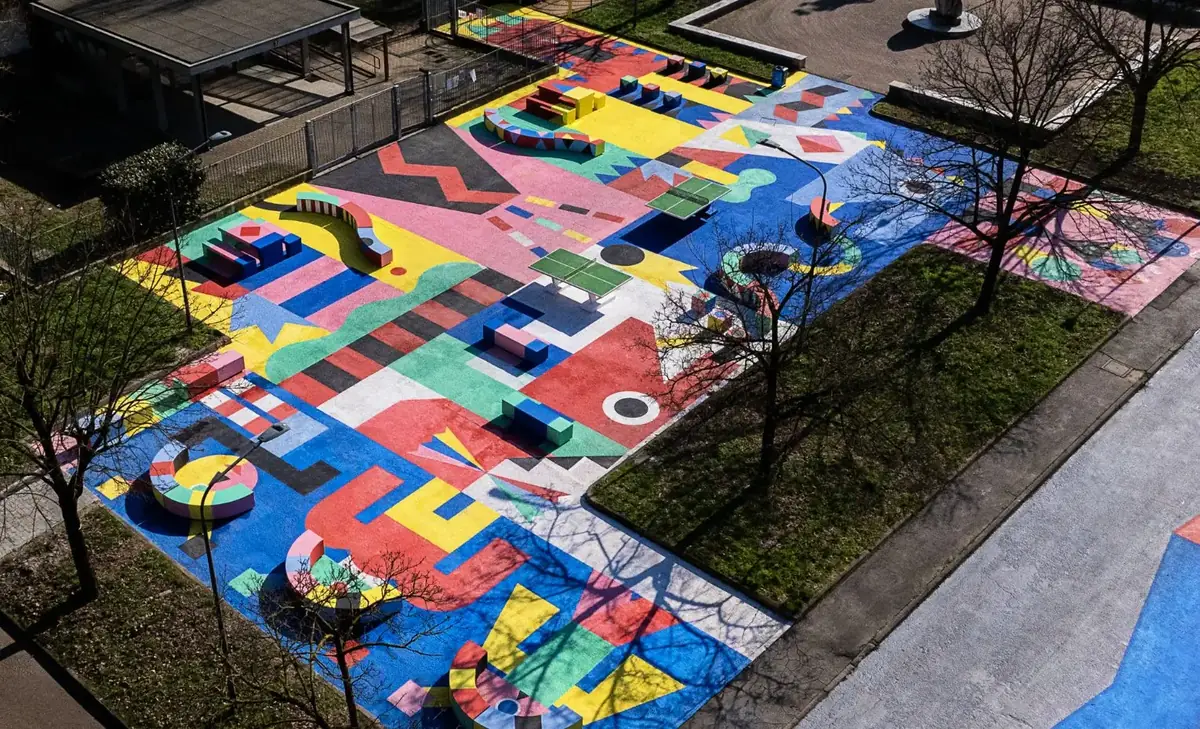 Milano, una nuova piazza colorata per i bambini in via De Nicola