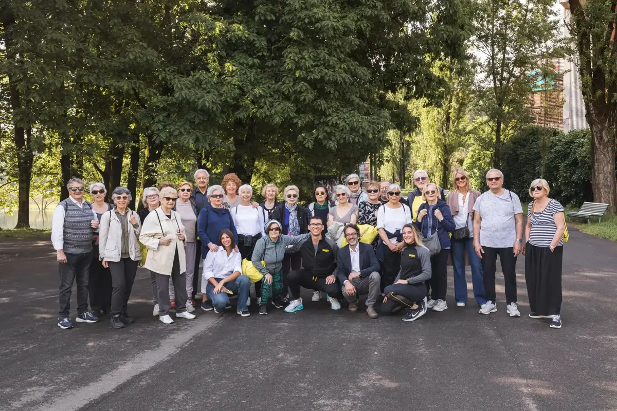 Milano estende il progetto AMIS a tutti i Municipi: attività fisica e socialità per anziani nelle Case di Quartiere