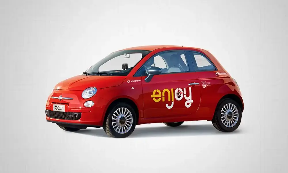 Milano, rubano auto in car sharing e causano un incidente: denunciati due minorenni