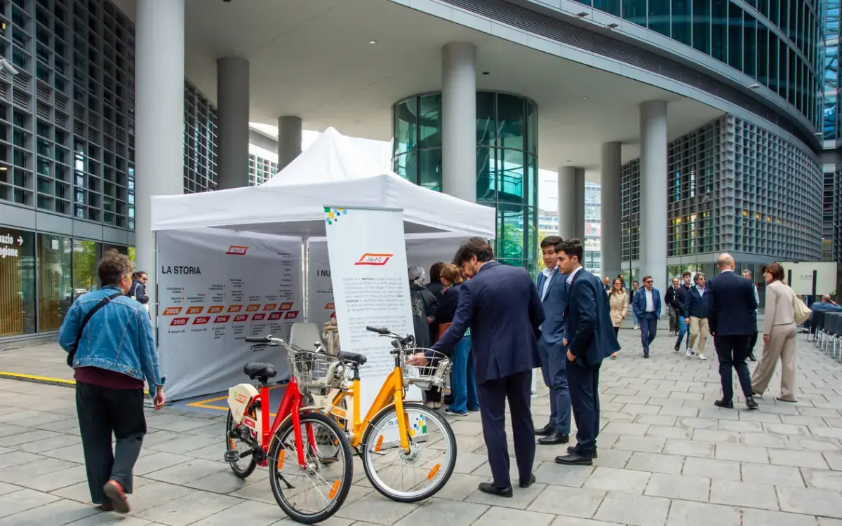 BikeMi a Emob 2025: la mobilità condivisa e sostenibile prende il centro della scena a Milano