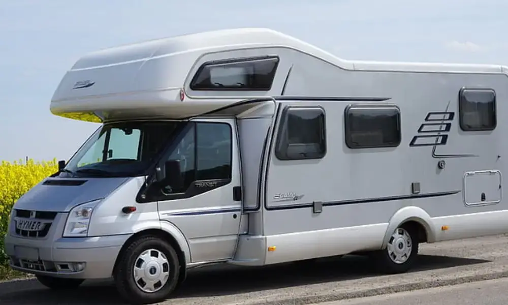 Milano, incidente mortale sulla A8: camper contromano provoca una vittima e due feriti gravi