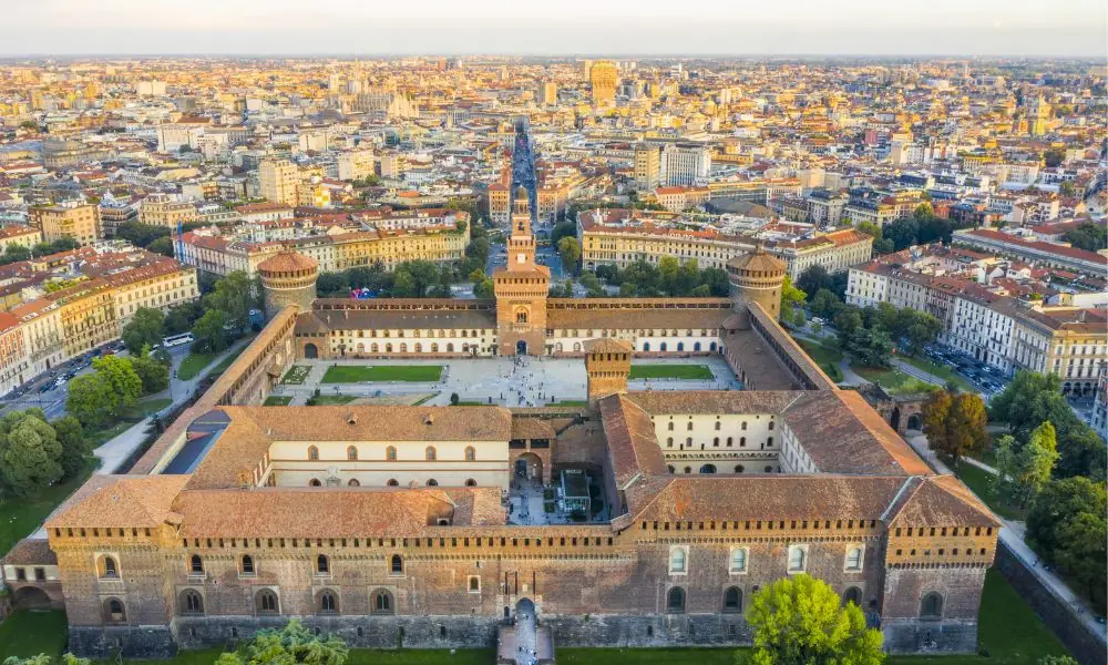 Agosto tra arte e cultura al Castello Sforzesco di Milano: apertura estesa fino alle 19:30 per tutto il mese