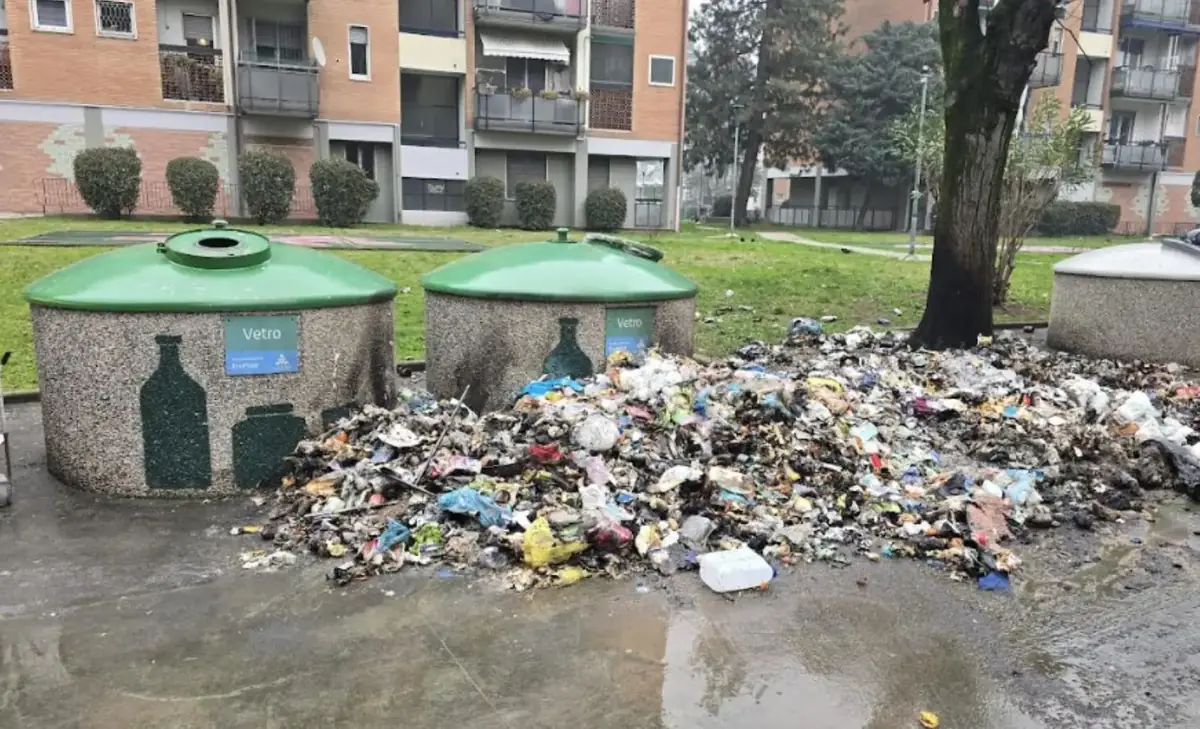 Buccinasco, abbandonano rifiuti in strada: identificati e sanzionati con multe fino a 26mila euro