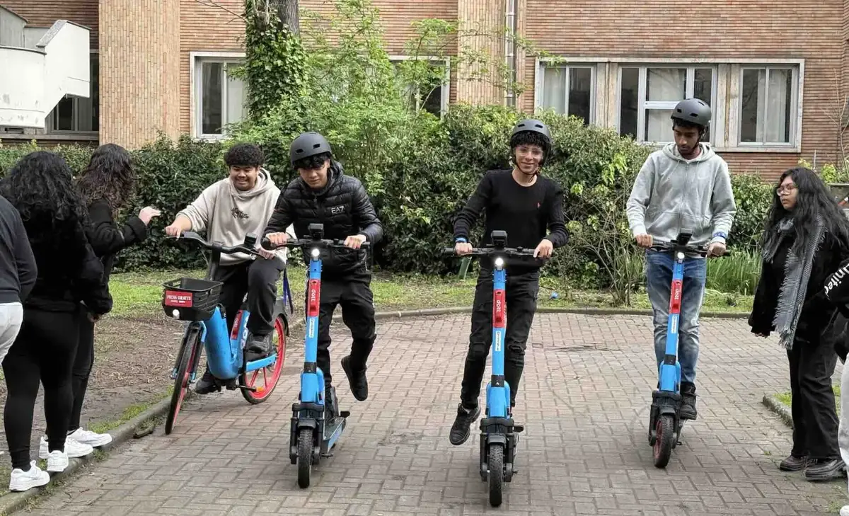 Mobilità: a Milano via al progetto per insegnare ai giovani l’uso sicuro del monopattino elettrico