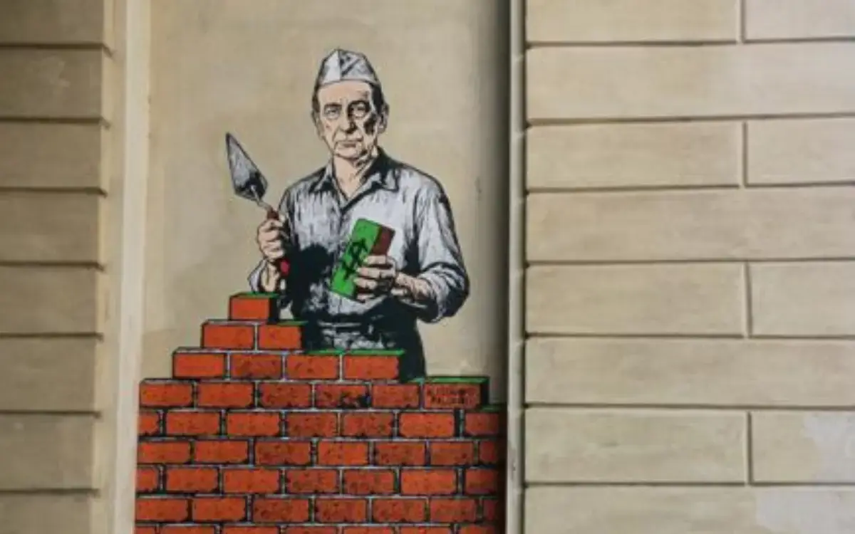 Milano, alla GAM il murale provocatorio di aleXsandro Palombo: Sala ritratto come muratore
