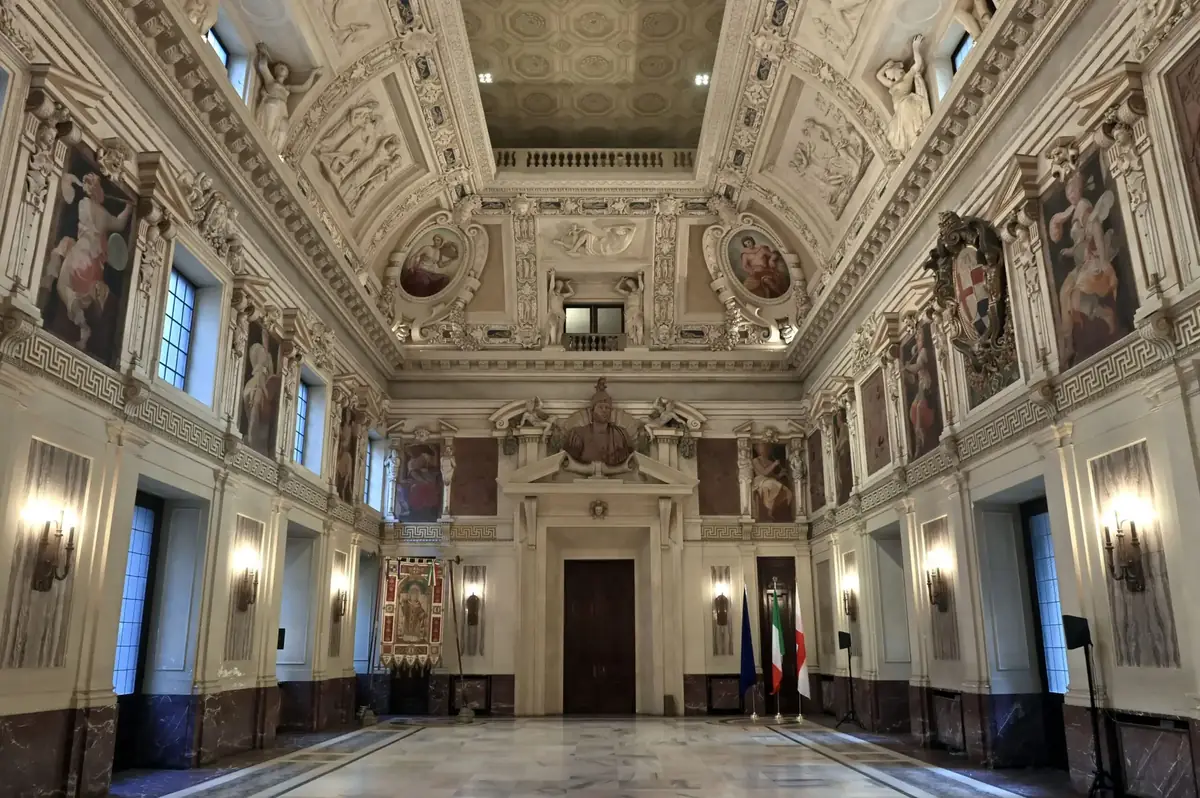 Concluso il restauro di Palazzo Marino: uno dei simboli storici di Milano torna a splendere dopo 16 mesi di lavori