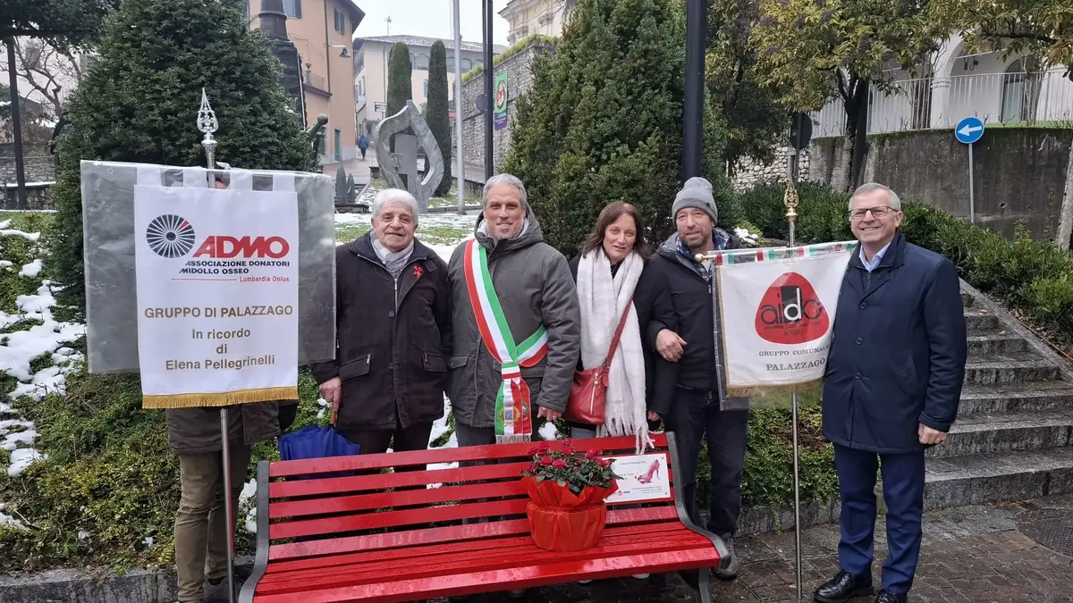 A Palazzago una Panchina Rossa per educare al rispetto. Ivan Rota: “Il cambiamento culturale inizia dai più piccoli”