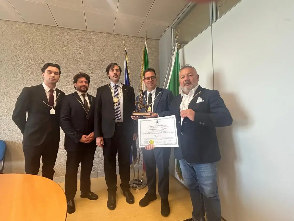 Il consigliere regionale Jacopo Dozio riceve il Premio Internazionale Mauriziano per il suo impegno sociale a Milano