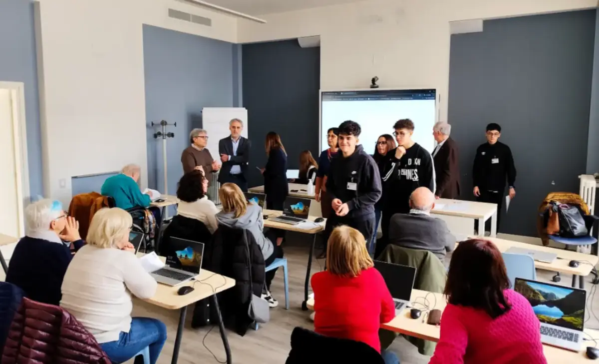 Torna il progetto “ABC Digital” a Cesano Boscone: studenti in cattedra per guidare gli over 60 nel mondo digitale
