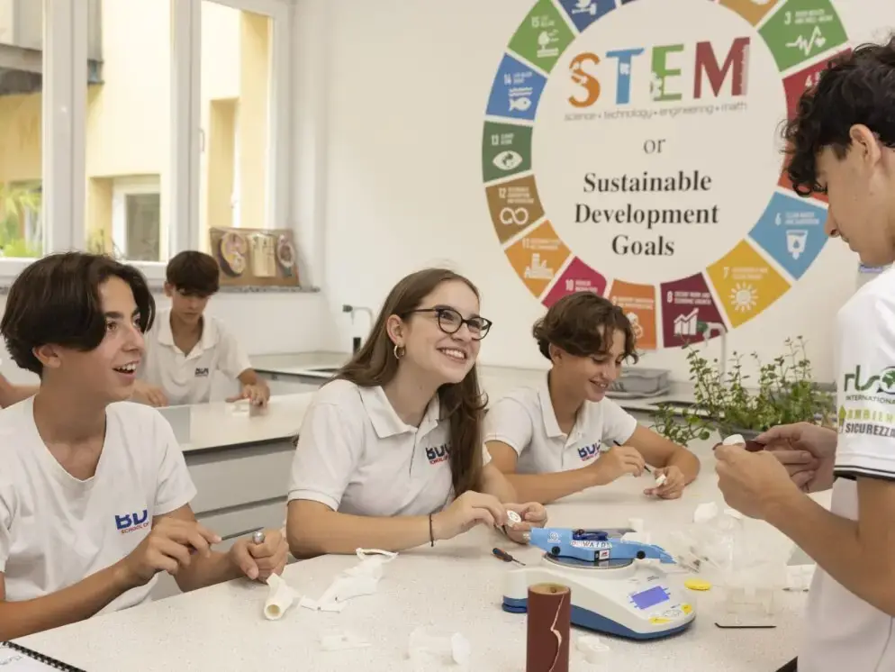 Via alla BDC Challenge 2026: quattro borse di studio per studenti dei licei internazionali