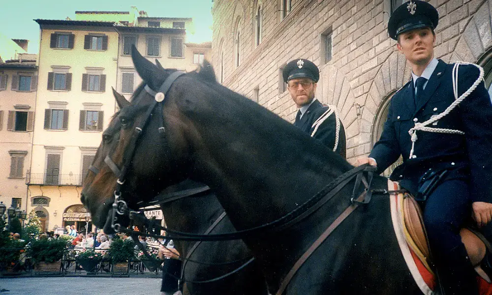 A Milano tornano i vigili a cavallo: primo presidio al Parco Lambro con cavalli confiscati alla ‘ndrangheta