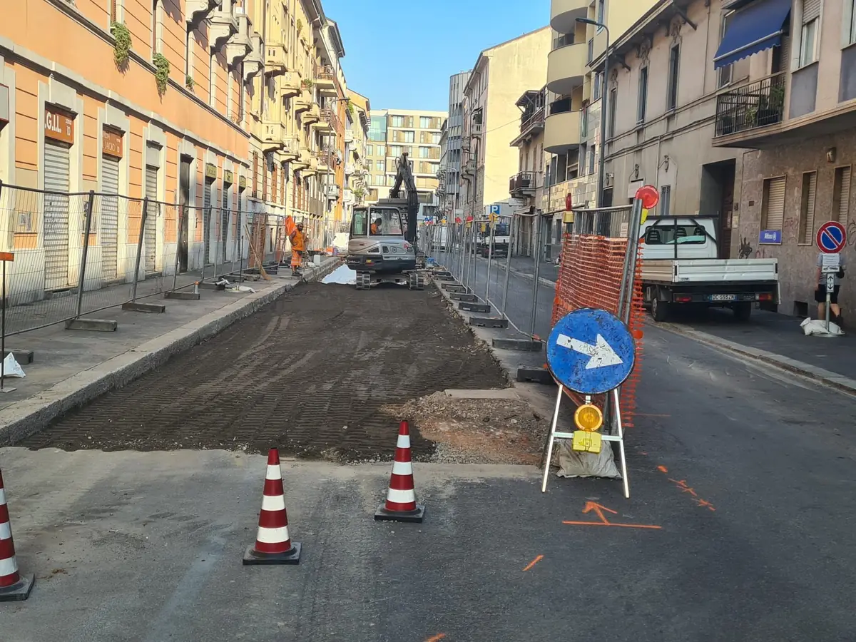 Milano dice addio alle buche stradali: il Comune investe 56 milioni per rifare l'asfalto della città