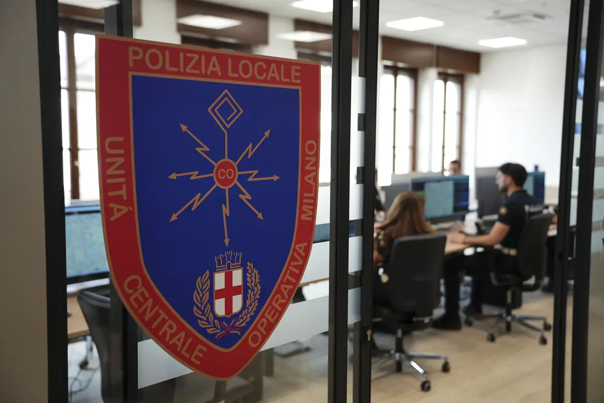 Sicurezza urbana, Regione Lombardia stanzia altri 2 milioni per la Polizia locale: a Milano 17 progetti finanziati tra taser, bodycam e droni per i vigili