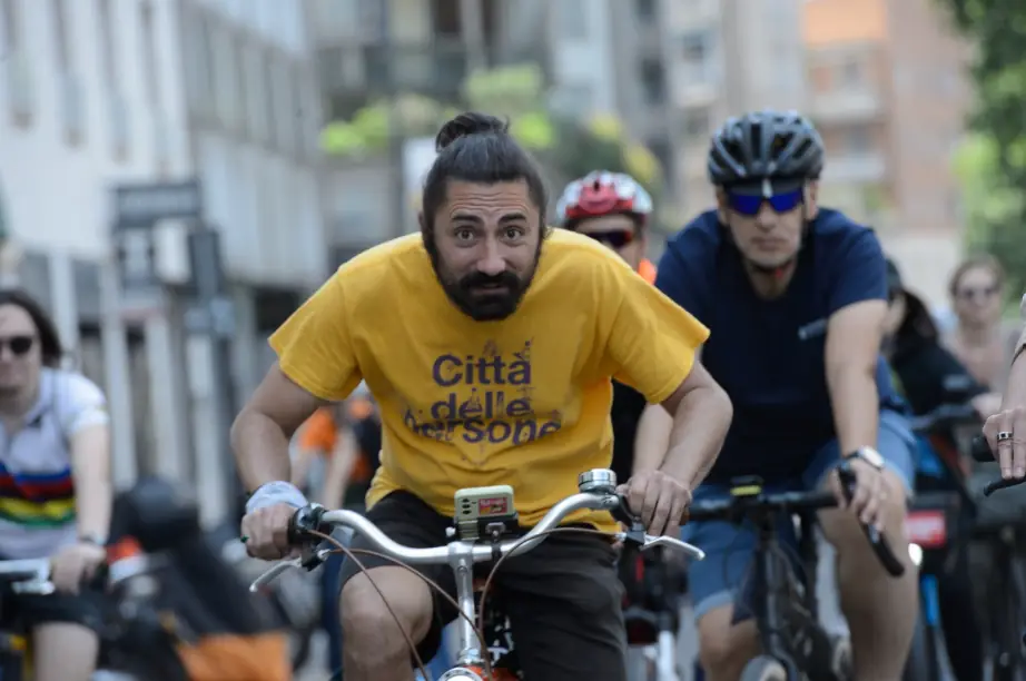A Milano torna "ProteggiMI": la ciclabile umana contro la sosta selvaggia