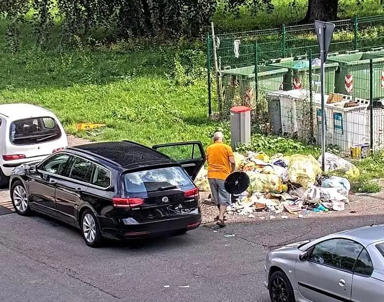 Milano, oltre mille multe per scarico abusivo di rifiuti nel 2026: sanzioni fino a 18mila euro