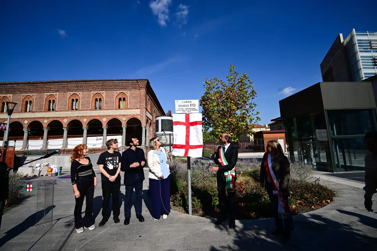 Milano intitola a Dario Fo lo spazio davanti alla fermata M4 Sforza-Policlinico