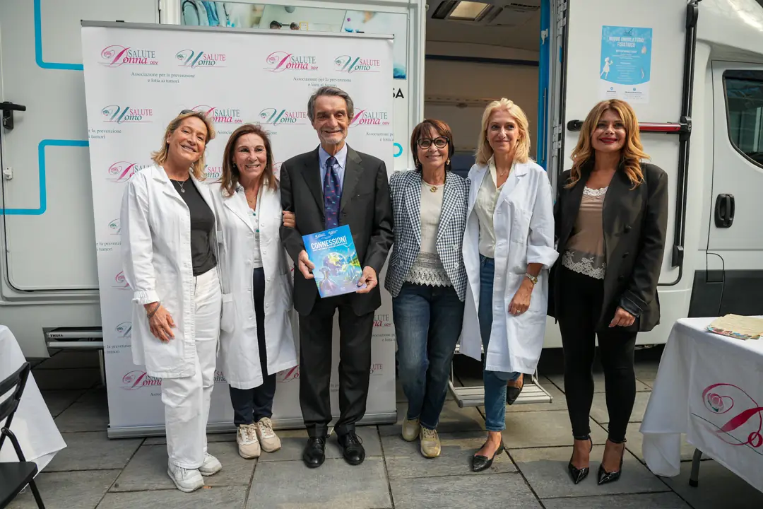 Ottobre Rosa, visite senologiche gratuite in piazza Città di Lombardia con il camper di Salute Donna